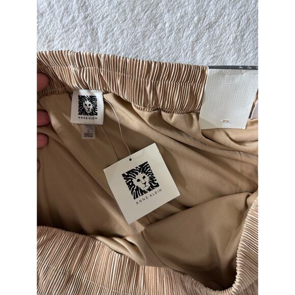 Womens wide crop pants Tan size Large pleated silky Minimalist preppy NWT - Picture 6 of 8